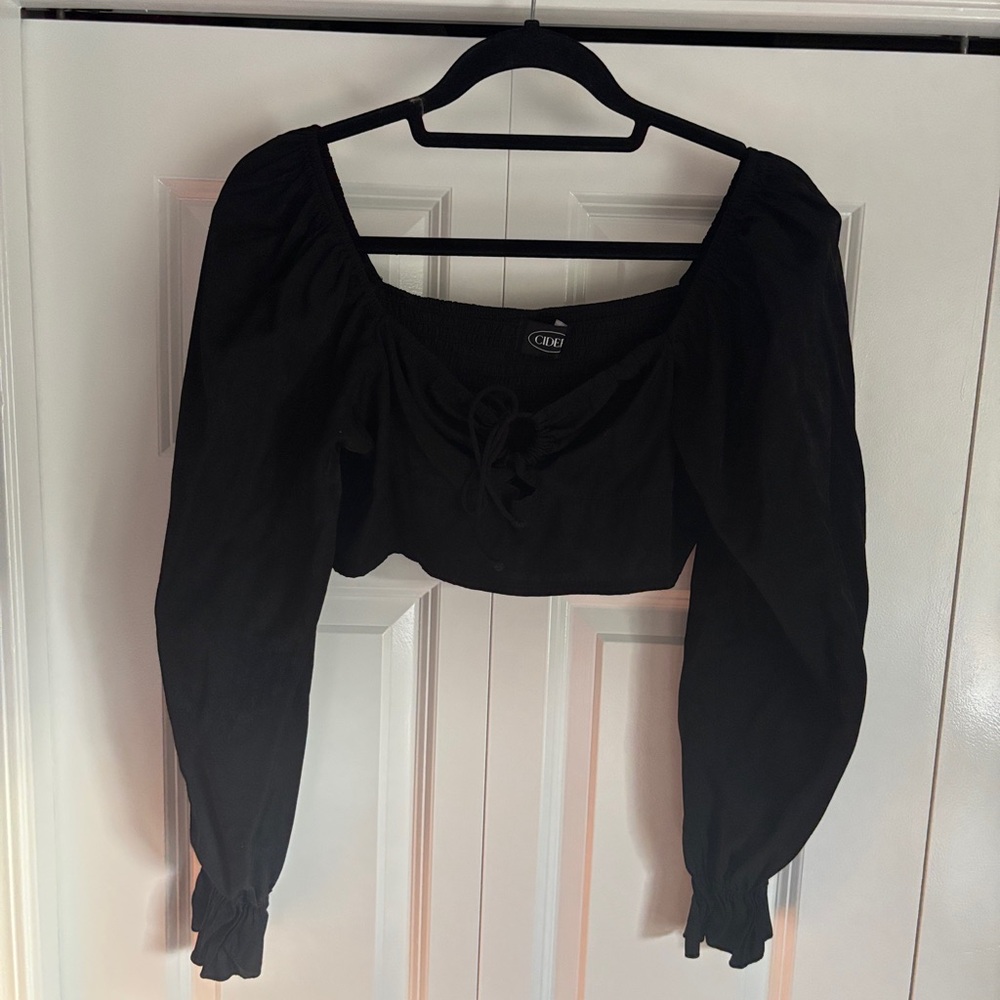 Cider Elegant Shiny Black Puff Sleeve Crop Top